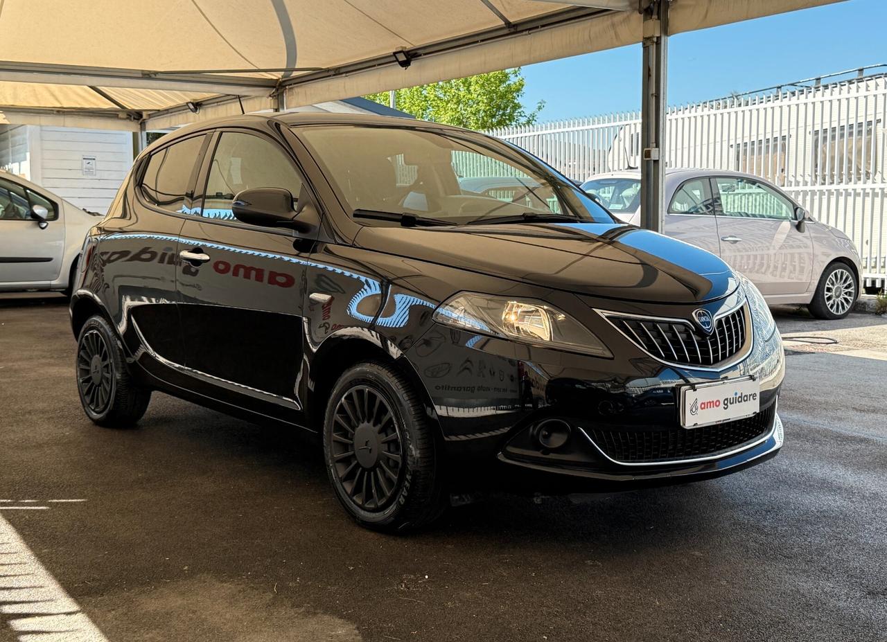 Lancia Ypsilon 1.0 FireFly 5 porte S&S Hybrid Ecochic Silver