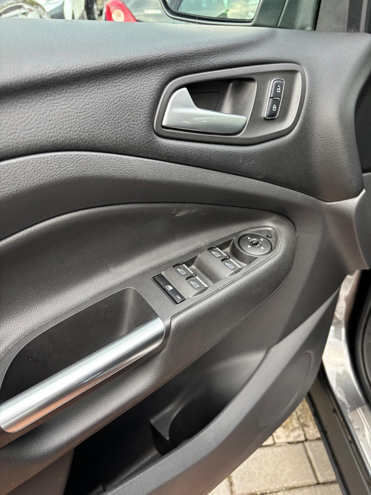 Ford Kuga 2.0 TDCI 150 CV S&S 2WD Titanium