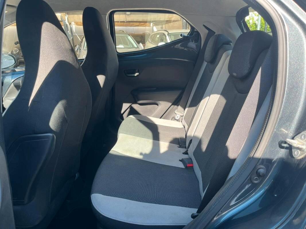 Toyota Aygo 1.0 x-play 5p my15