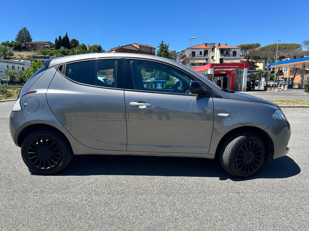 Lancia Ypsilon 1.0 5 porte Ibrida neopatentati Fatturabile iva esposta