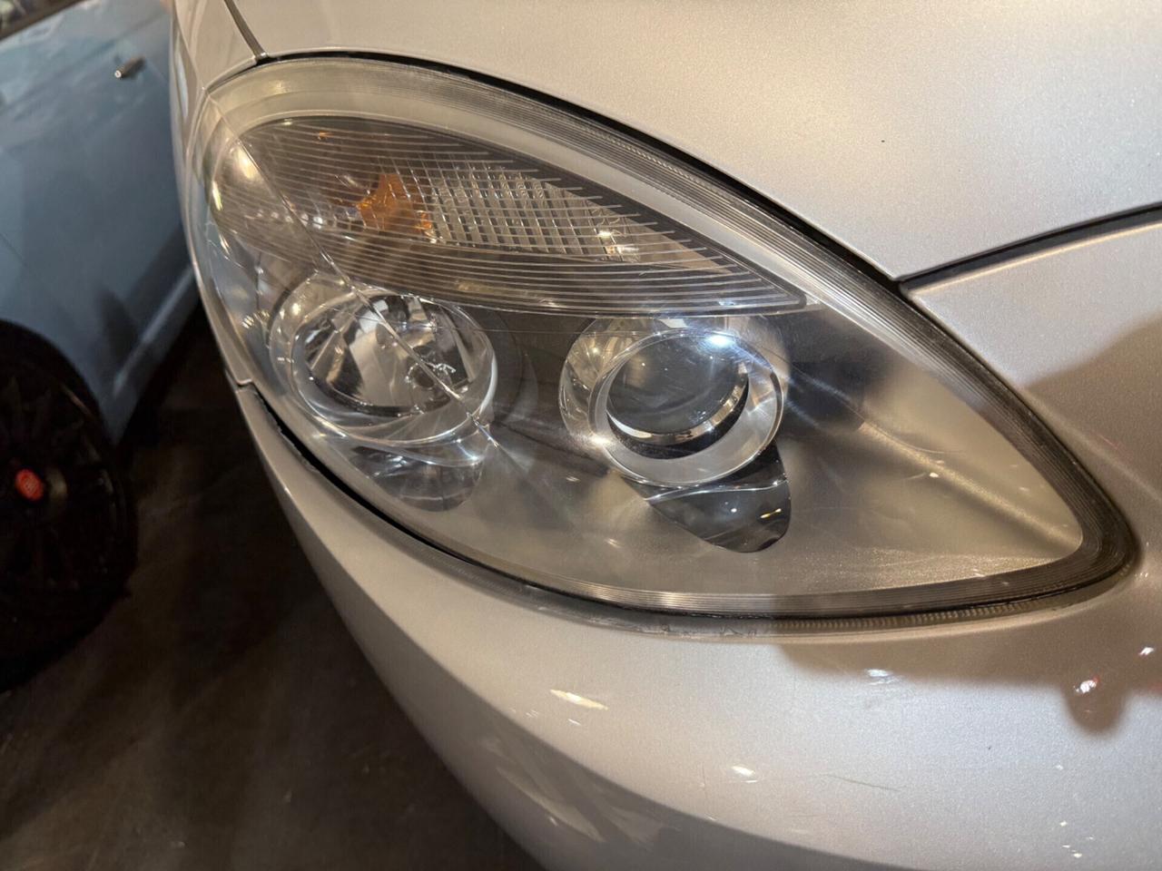 Lancia Ypsilon 1.3 MJT 75 CV Unyca