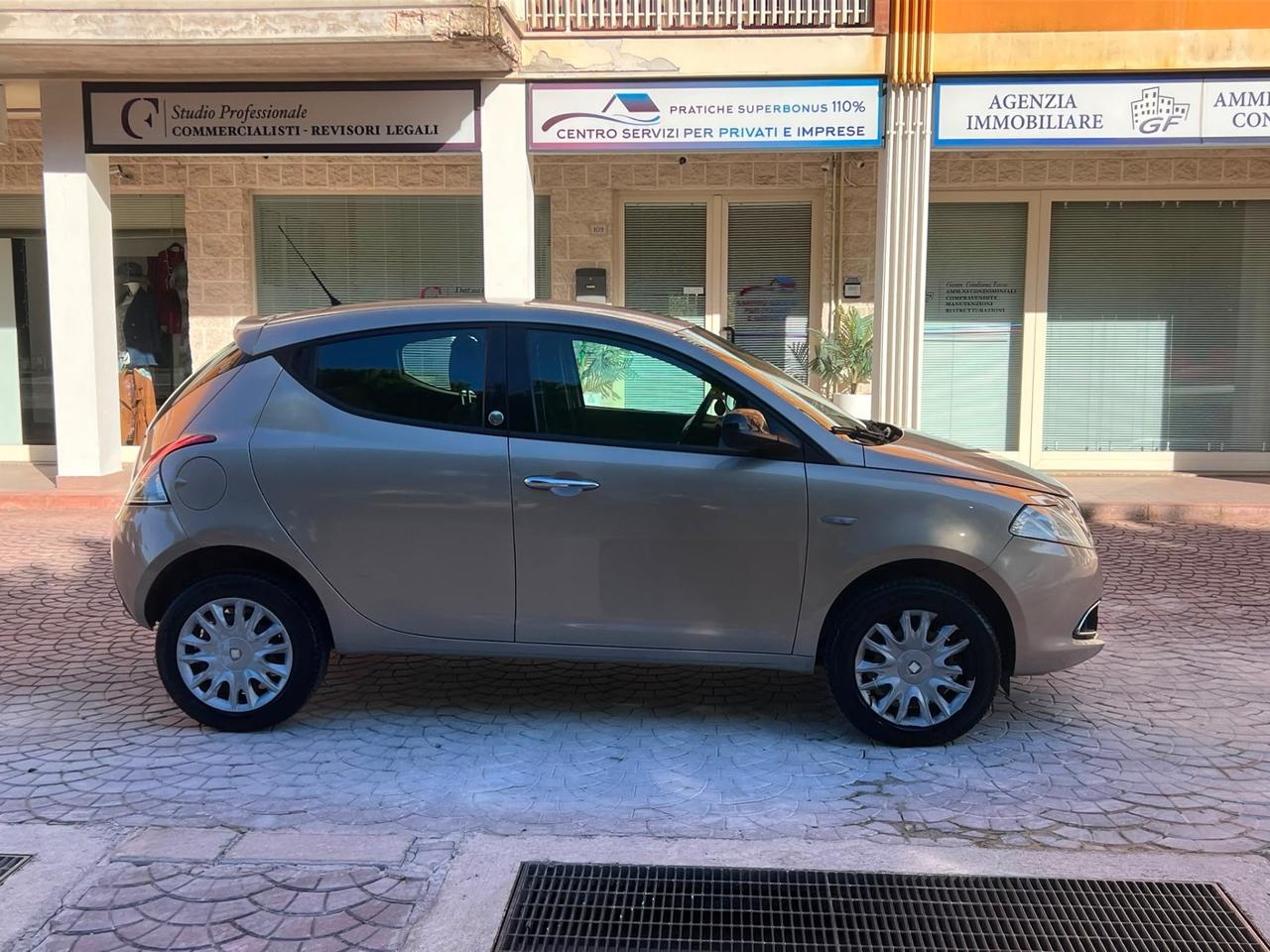 Lancia Ypsilon 0.9 TwinAir 85 CV 5 porte Metano Ecochic Gold