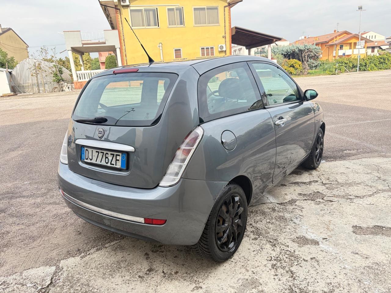 Lancia Ypsilon 1.2 Argento NEOPATENTATI