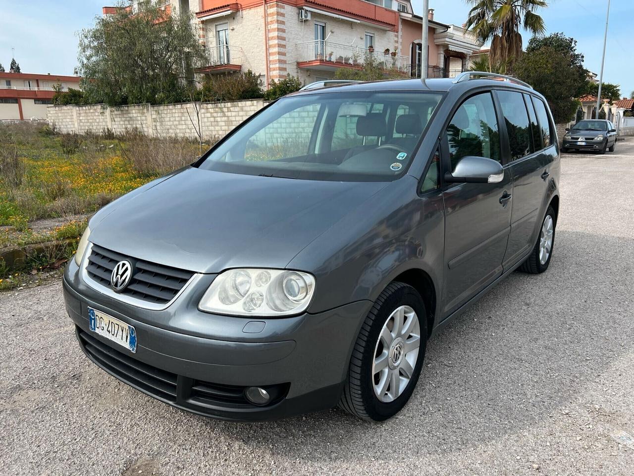 Volkswagen Touran 2.0 16V TDI DSG Highline