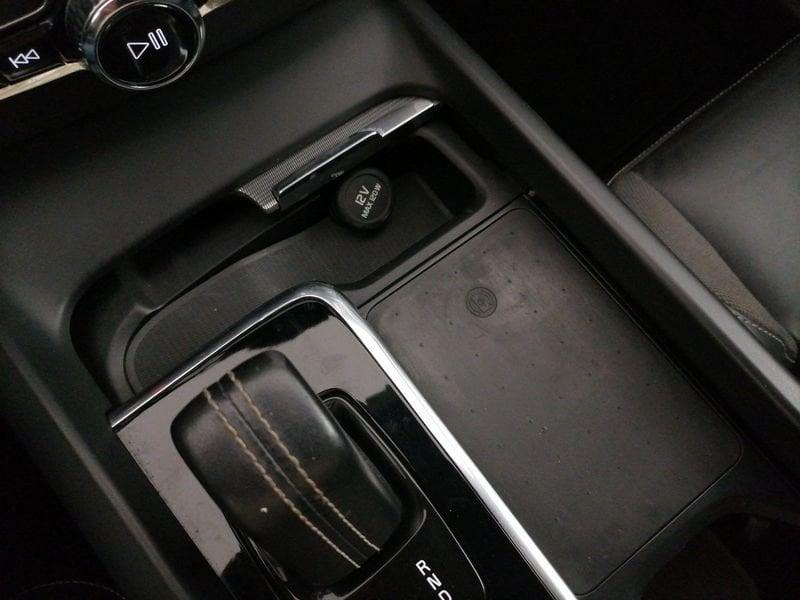 Volvo XC60 2.0 b4 R-design awd auto