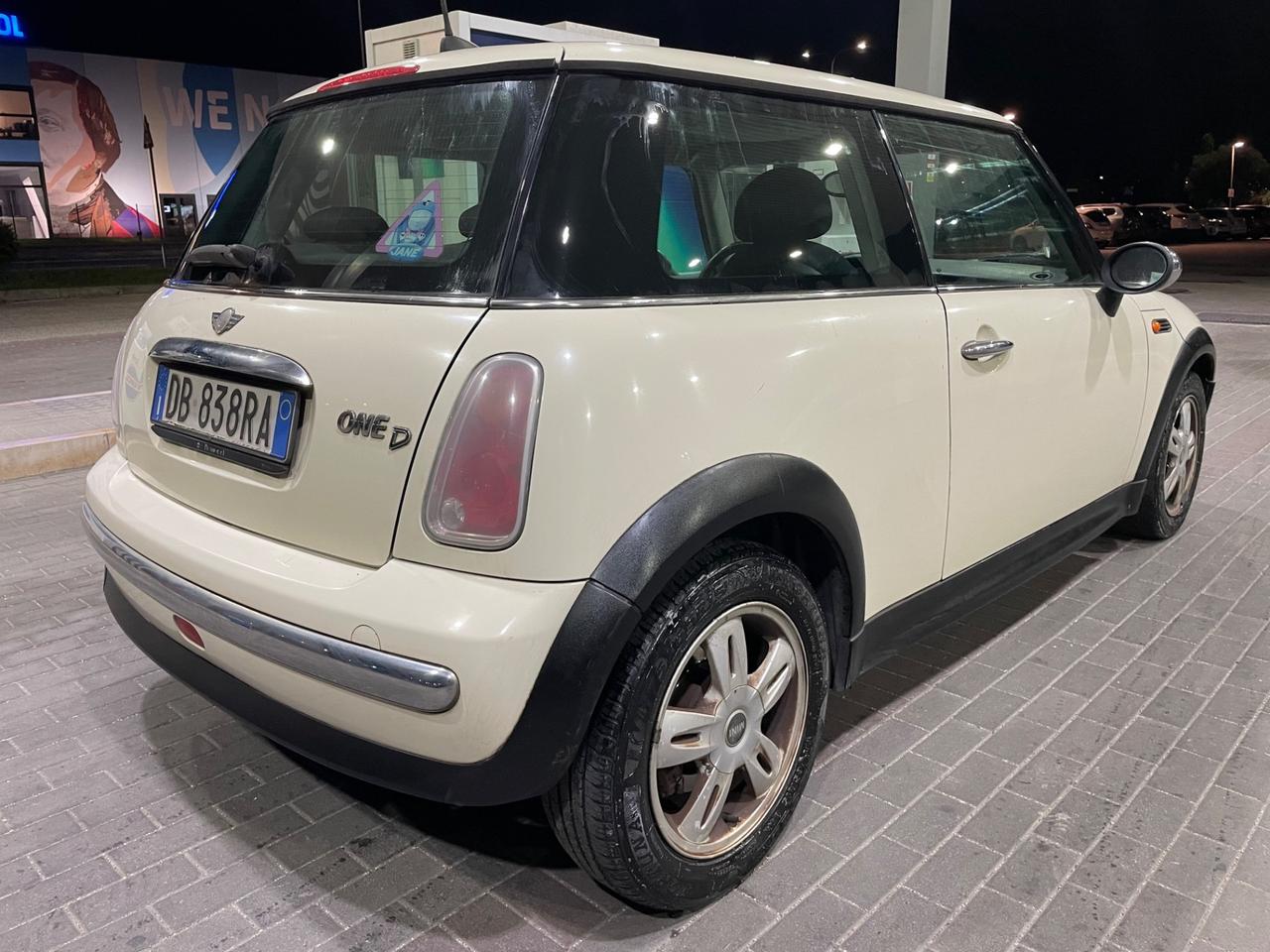 MINI COOPER ONE 1.4 DISEL 135.000 KM NEOPATENTATI 2006.