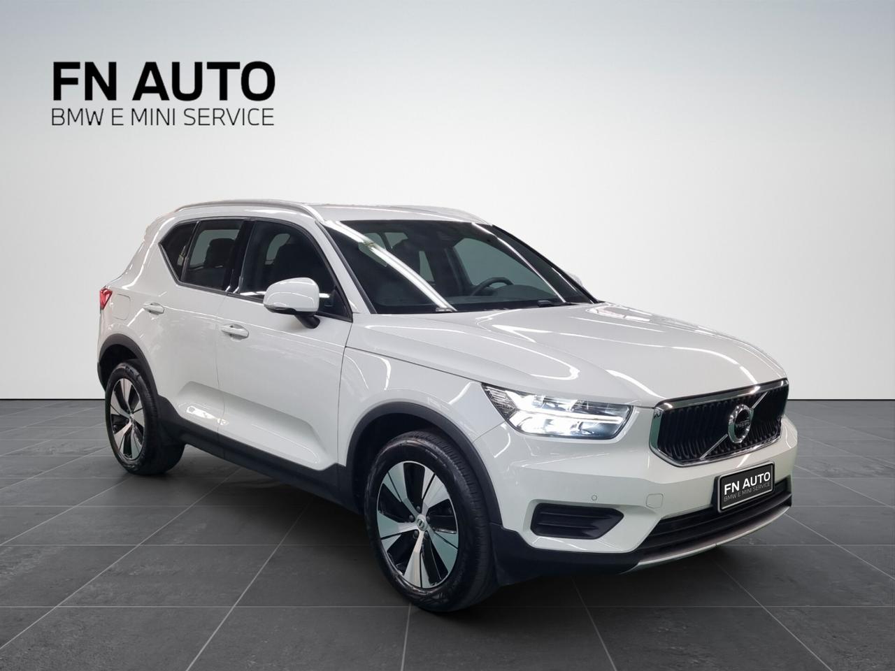 Volvo XC40 T2 Geartronic Momentum Pro AUTOCARRO N1