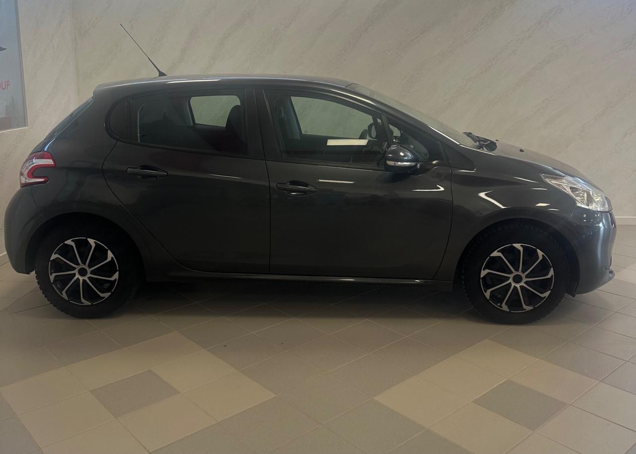 Peugeot 208 1.4 HDi 68 CV 5 porte Allure