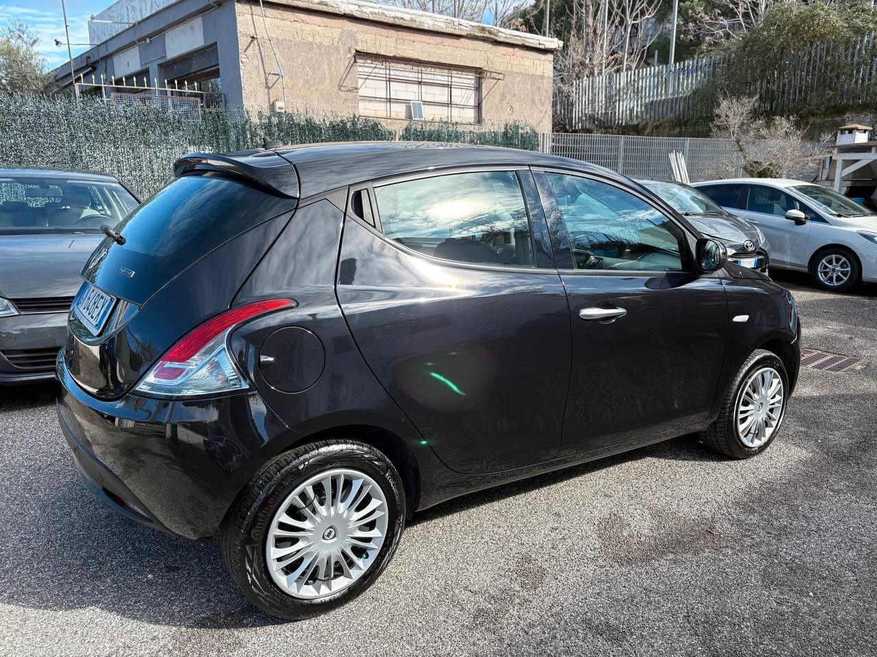 Lancia Ypsilon 1.0 FireFly 5 porte S&S Hybrid Gold
