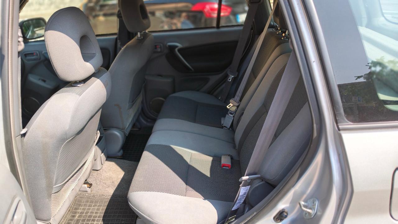 Toyota RAV 4 2.0 Tdi D-4D 5p Sol Gancio traino