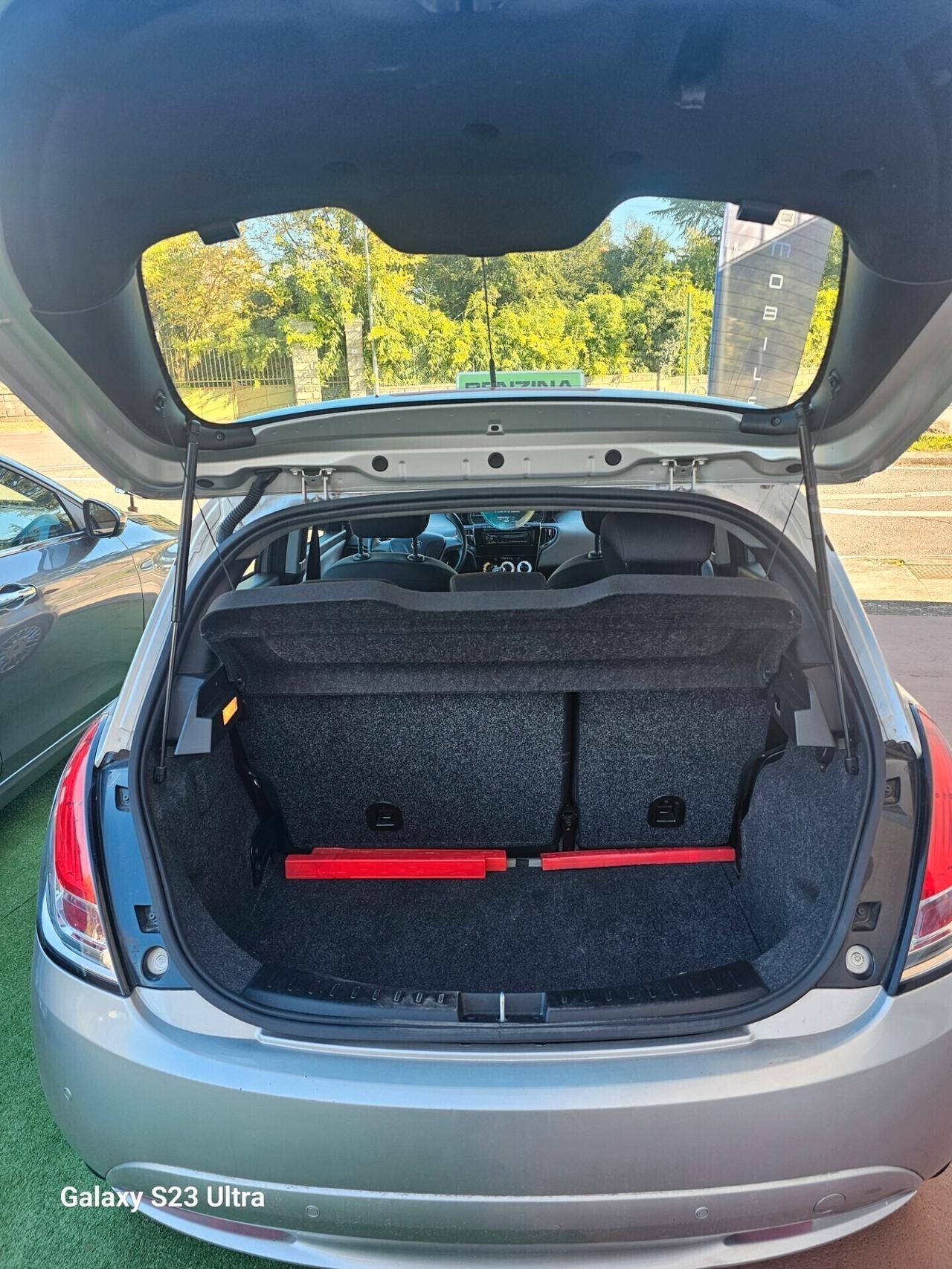 Lancia Ypsilon 1.2 69 CV 5 porte Silver