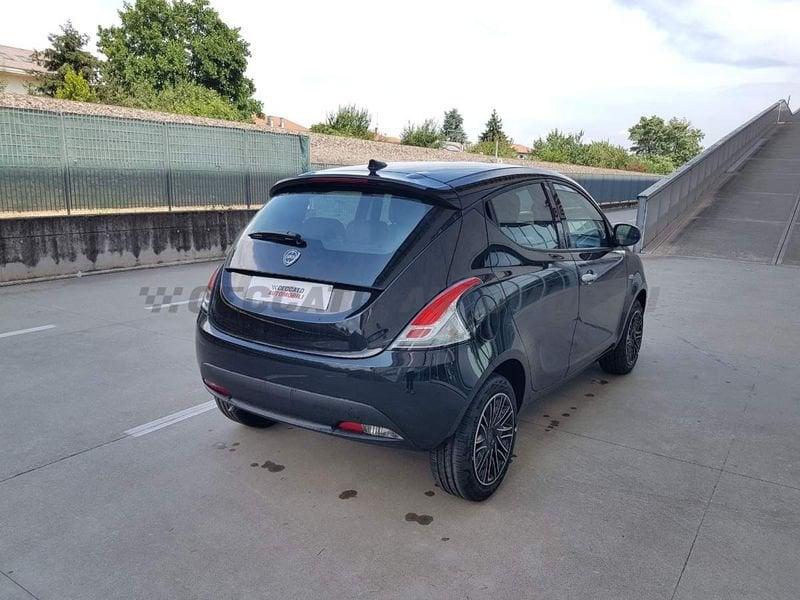 Lancia Ypsilon 1.0 firefly hybrid Oro s&s 70cv