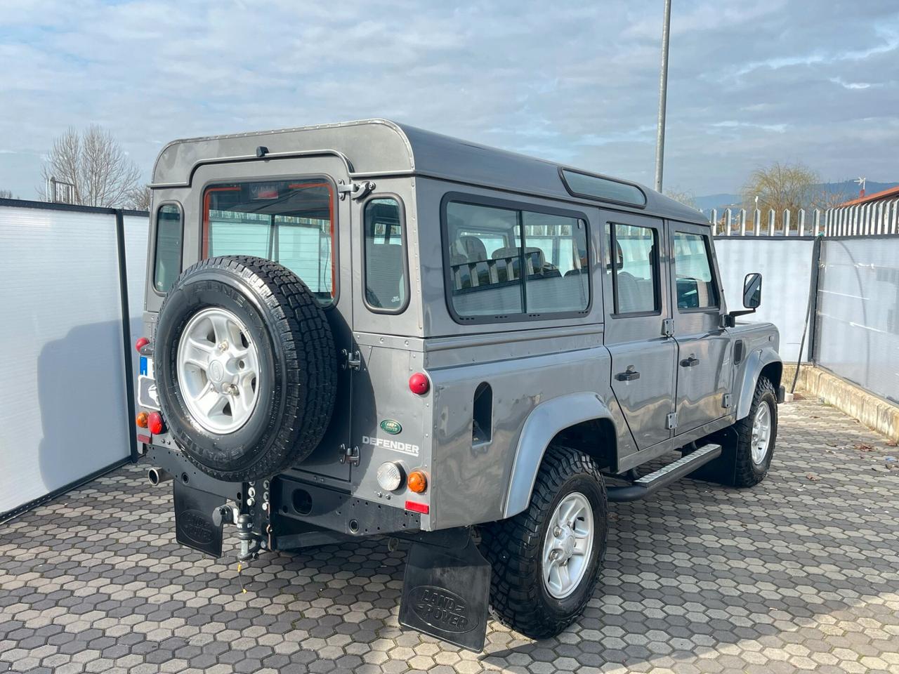 Land Rover Defender 110 2.4 TD4 Station Wagon E