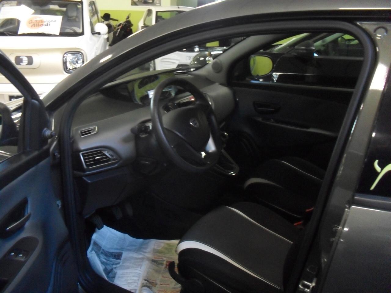 Lancia Ypsilon 1.2 69 CV 5 porte Silver