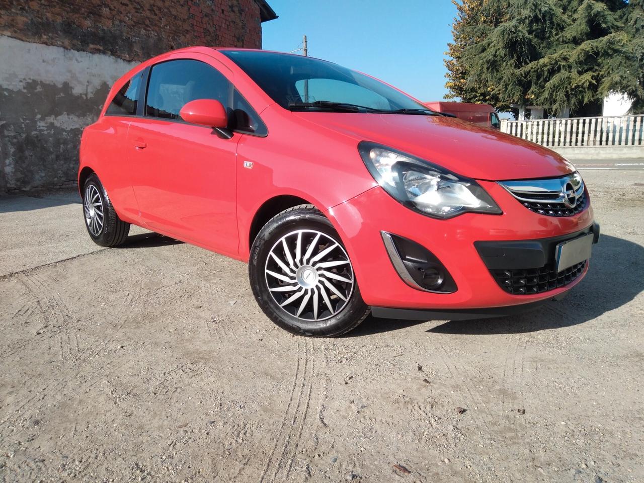 Opel Corsa 1.0 12V 65cv 3 porte Edition x neopatentati