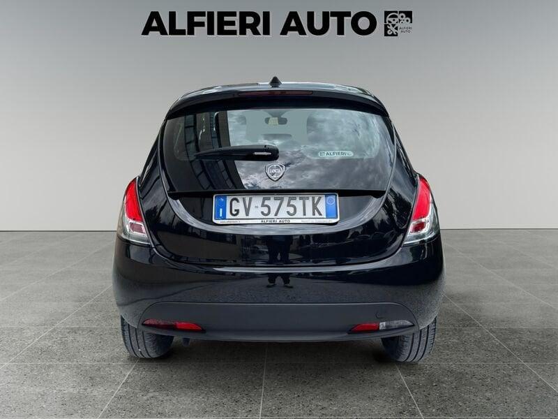 Lancia Ypsilon 1.0 FireFly Hybrid 70cv MT6 Silver S&S - 5 posti