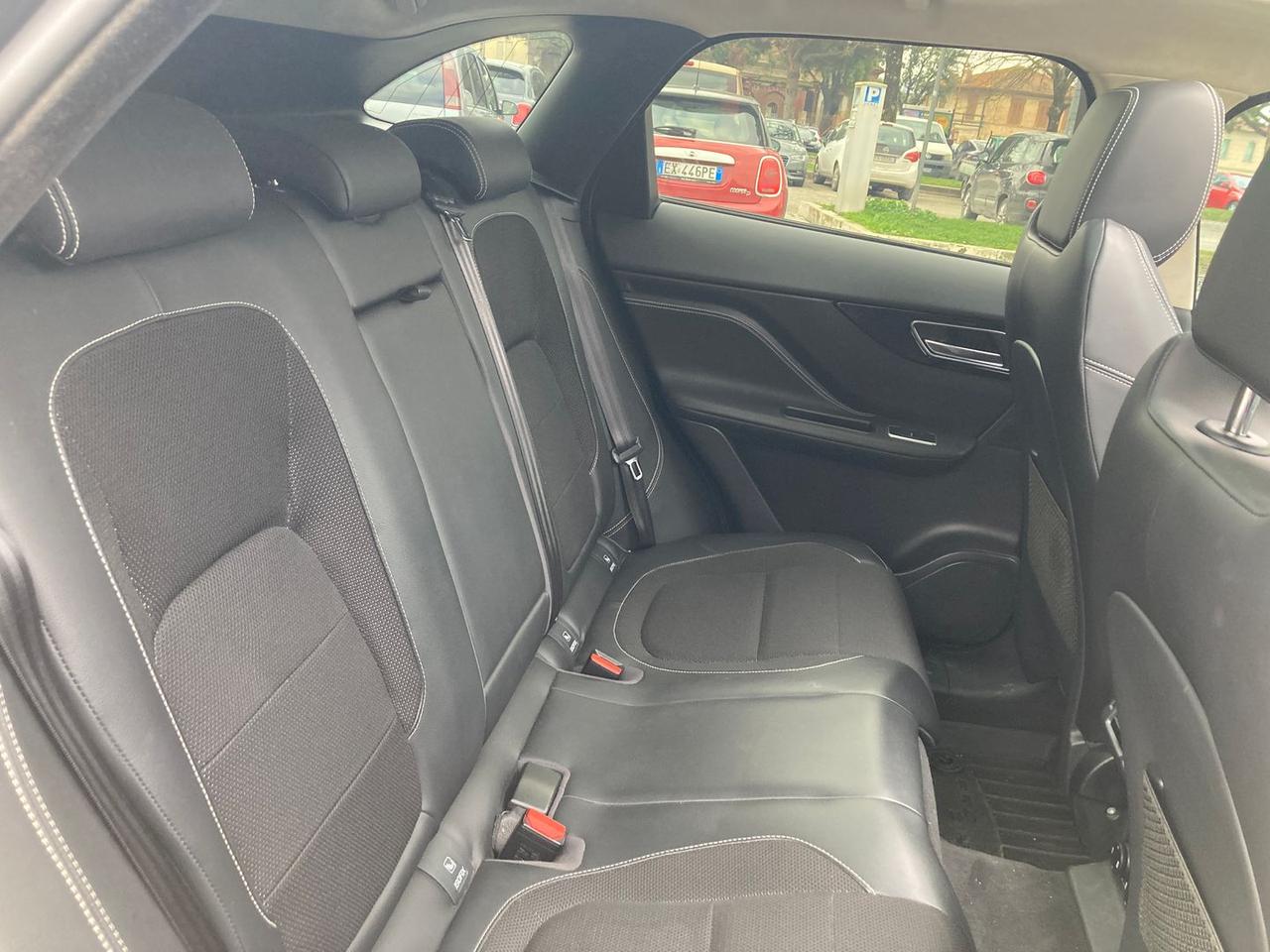 Jaguar F-Pace 2.0 20d Turbo R- #8436