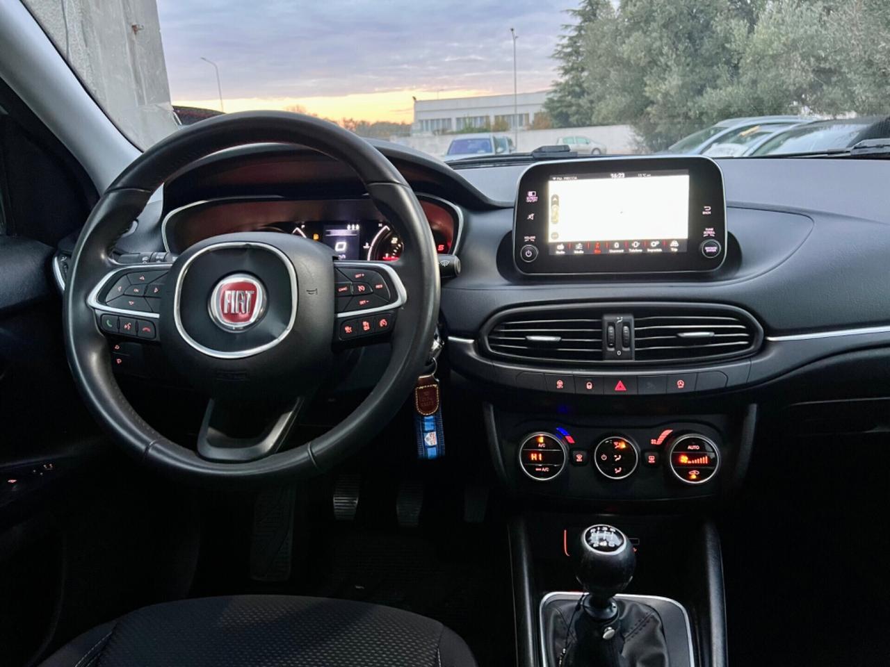 Fiat Tipo 1.6 Mjt ***5 PORTE*** S&S Lounge,Retrocamera,Cerchi diamantati,LED,Navigatore,Climatronic,ecc.