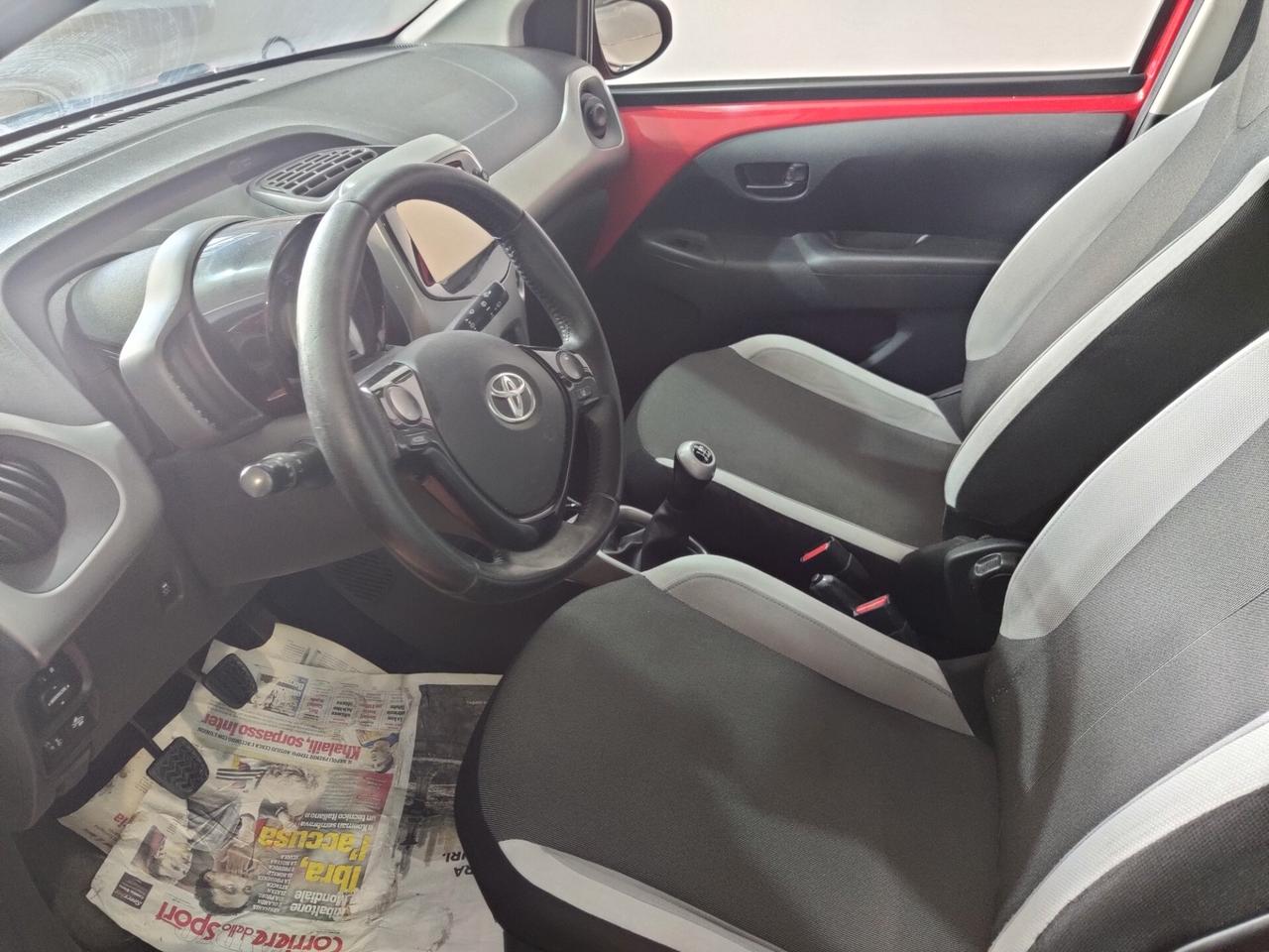 Toyota Aygo 1.0 VVT-i 69 CV 5 porte x-play