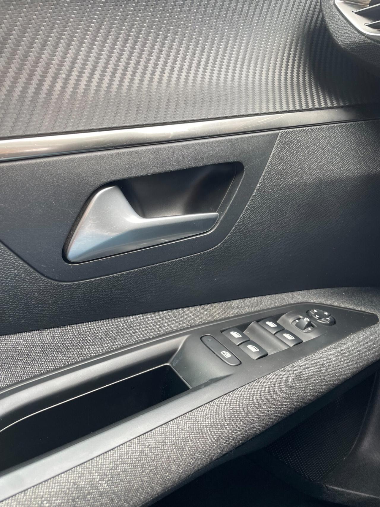 Peugeot 3008 BlueHDi 130 S&S EAT8 Allure