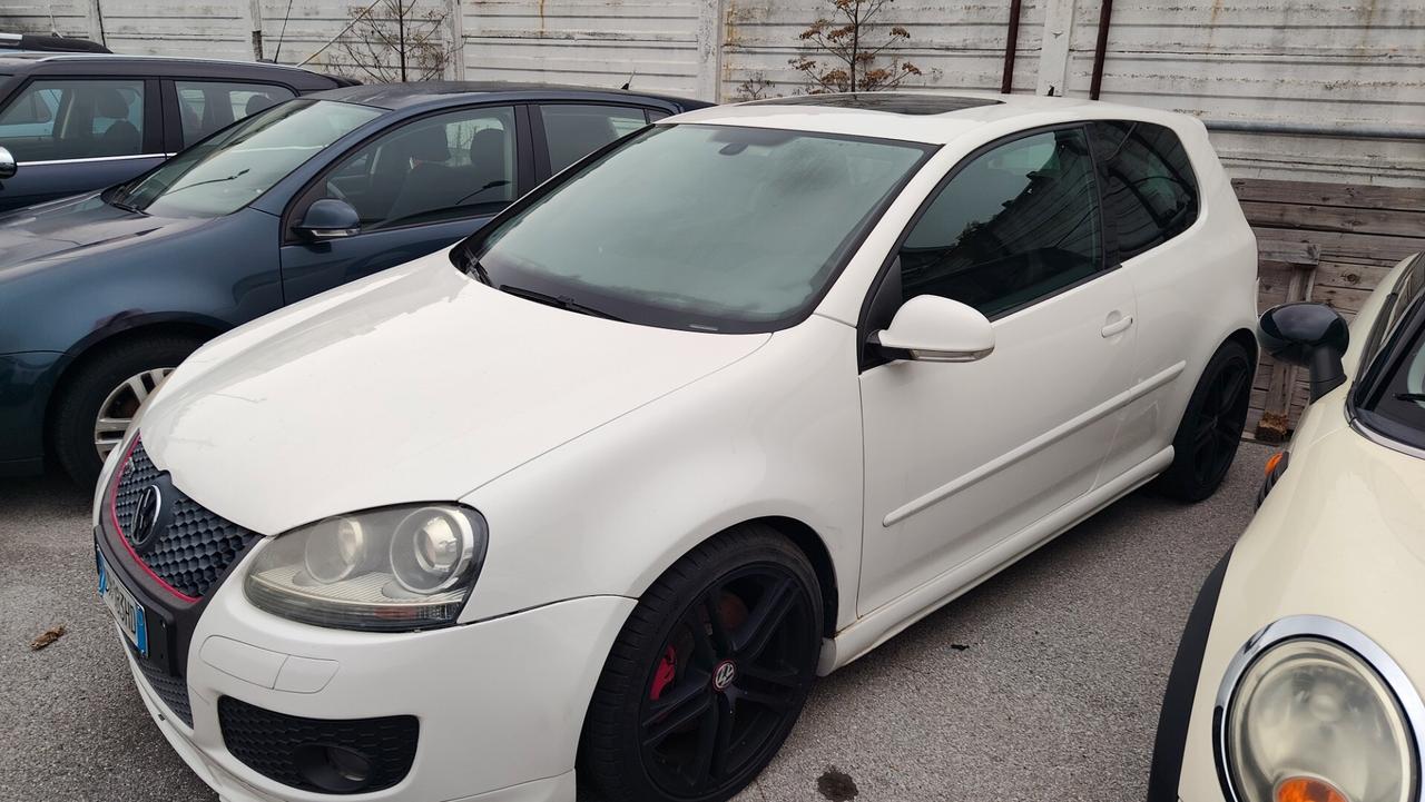 Volkswagen Golf 2.0 16V TFSI 3p. DSG GTI