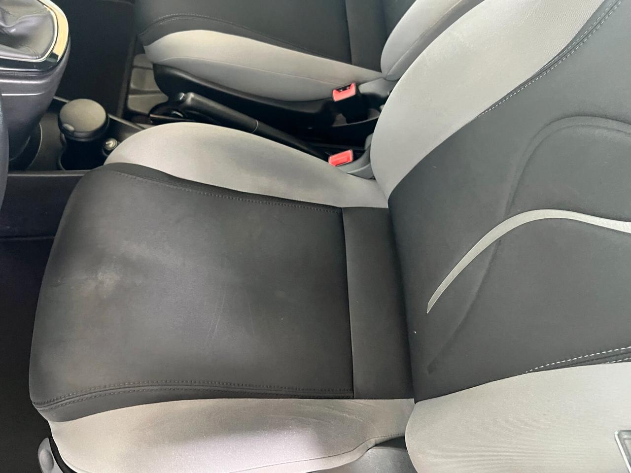 Lancia Ypsilon 1.2 69 CV 5 porte Gold KM 76.638 OK NEOPATENTATI