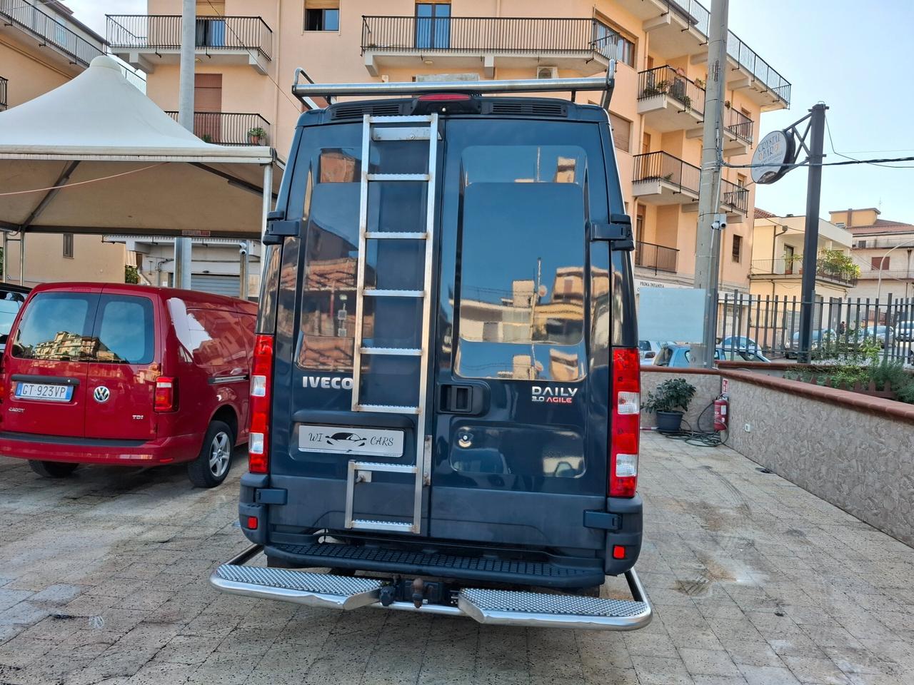 Iveco Daily 3.0-MATIC-CABINATO BOX