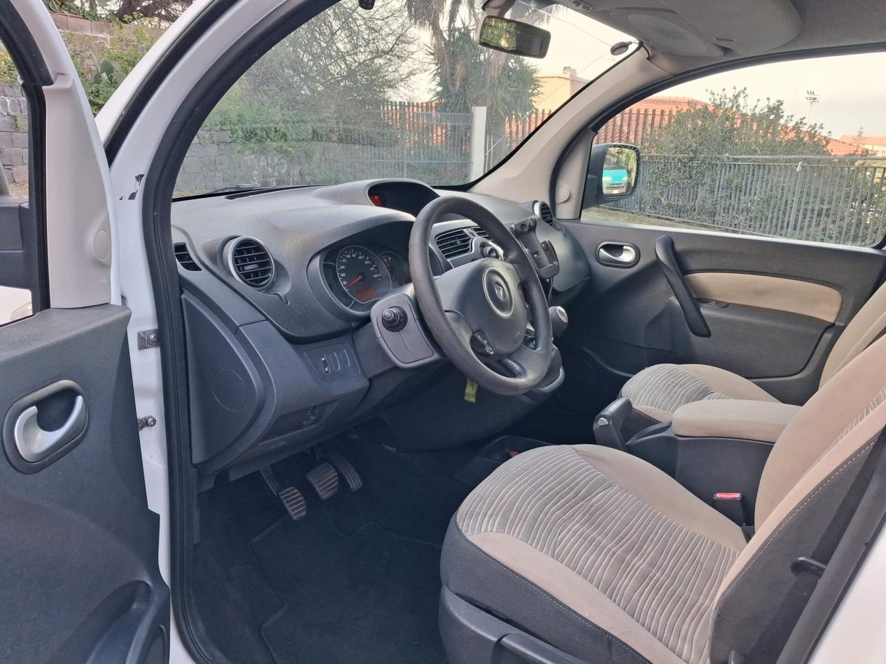 Renault Kangoo Pianale ribassato con rampa disabili in carrozzina