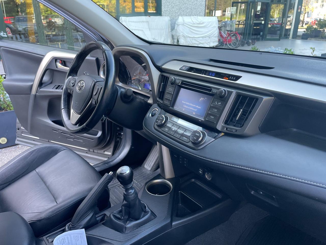 Toyota RAV 4 RAV4 2.2 D-4D 4WD*Navi*Retrocamera*Libro service*