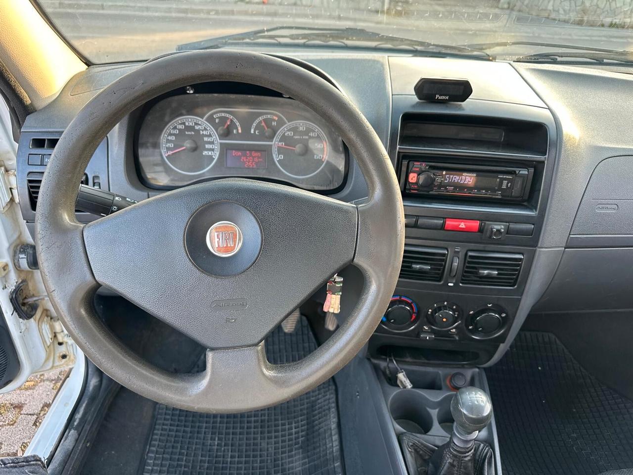 Fiat Strada 1.3 MJT 95CV Pick-up Working-11/2012