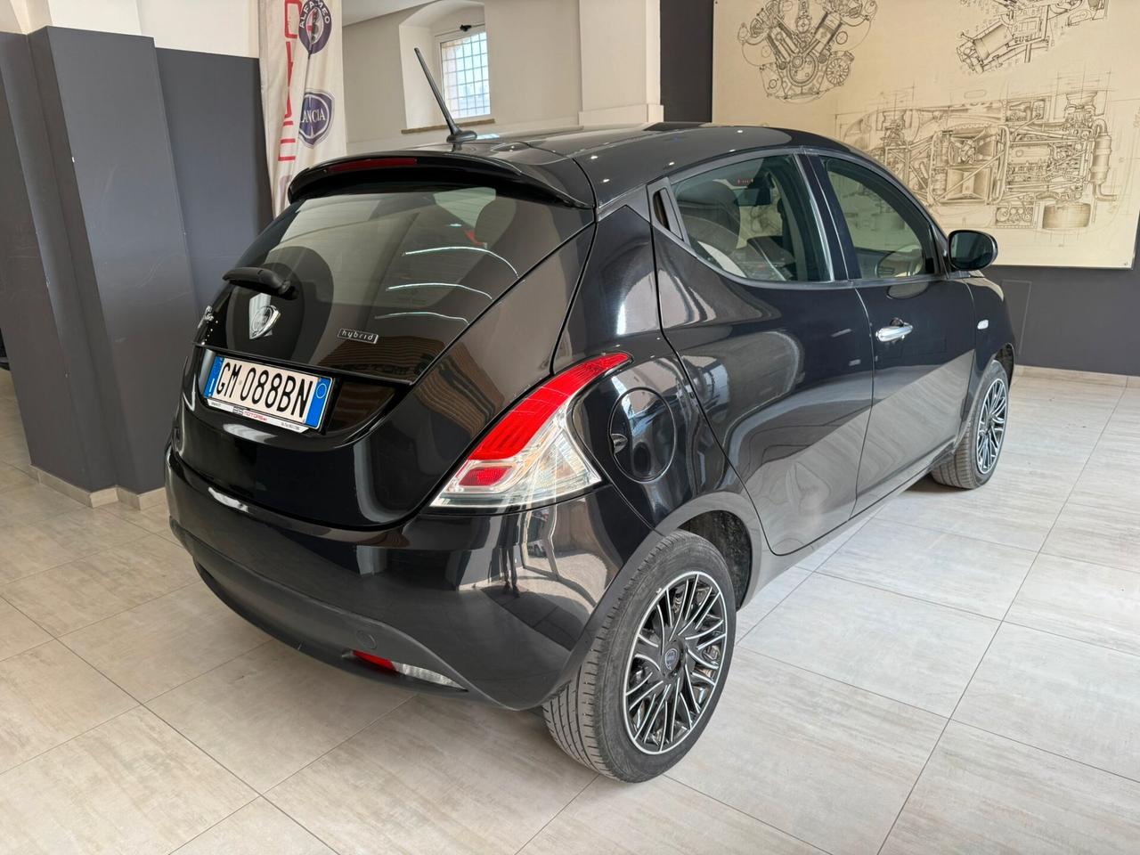 Lancia Ypsilon 1.0 FireFly 5 porte S&S Hybrid Silver Plus