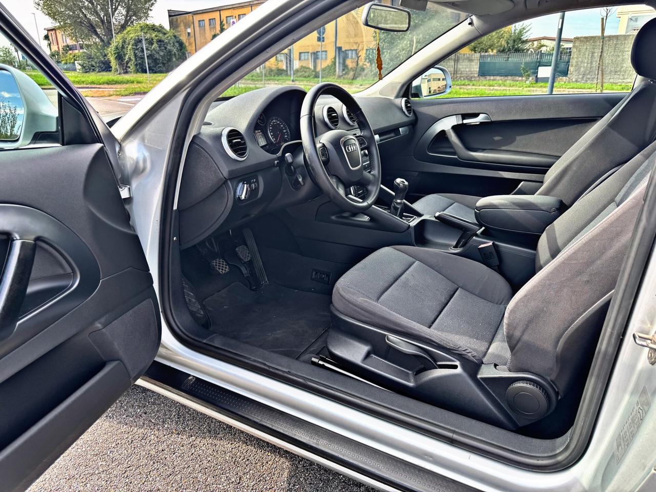 Audi A3 1.6 TDI 105 CV CR Attraction