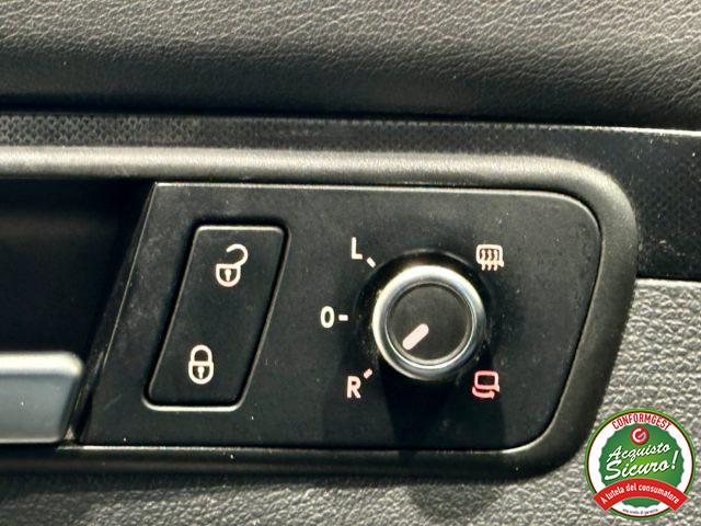 VOLKSWAGEN Touran 2.0 TDI 140CV DSG Highline *NEOPAT*7 POSTI*PELLE*