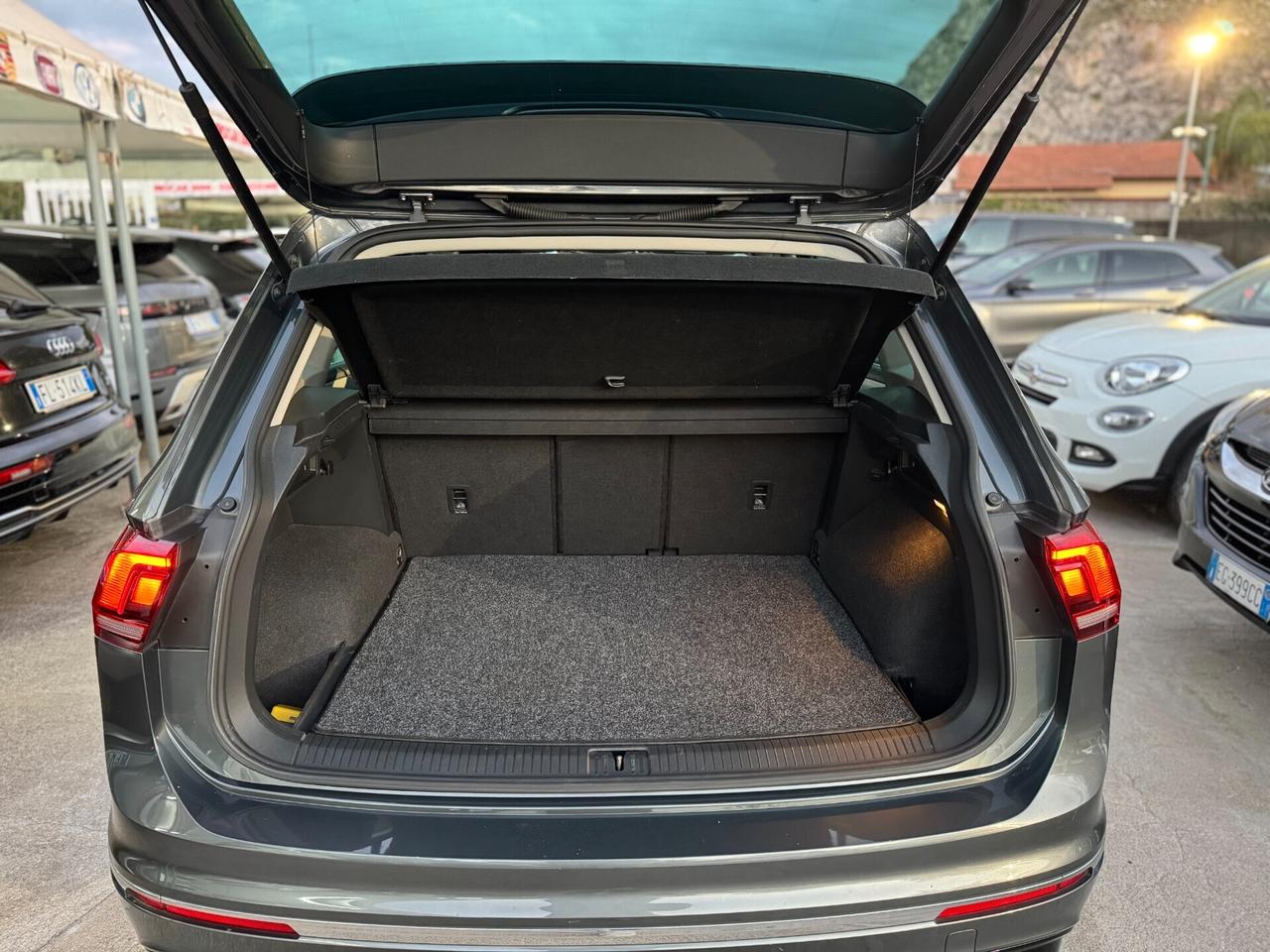 Volkswagen Tiguan 2.0TDI R-LINE+TETTO