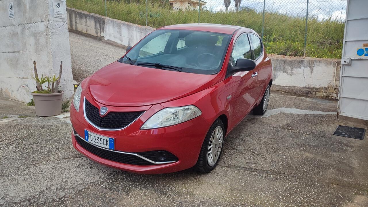 Lancia Ypsilon 1.2 69 CV 5 porte Silver