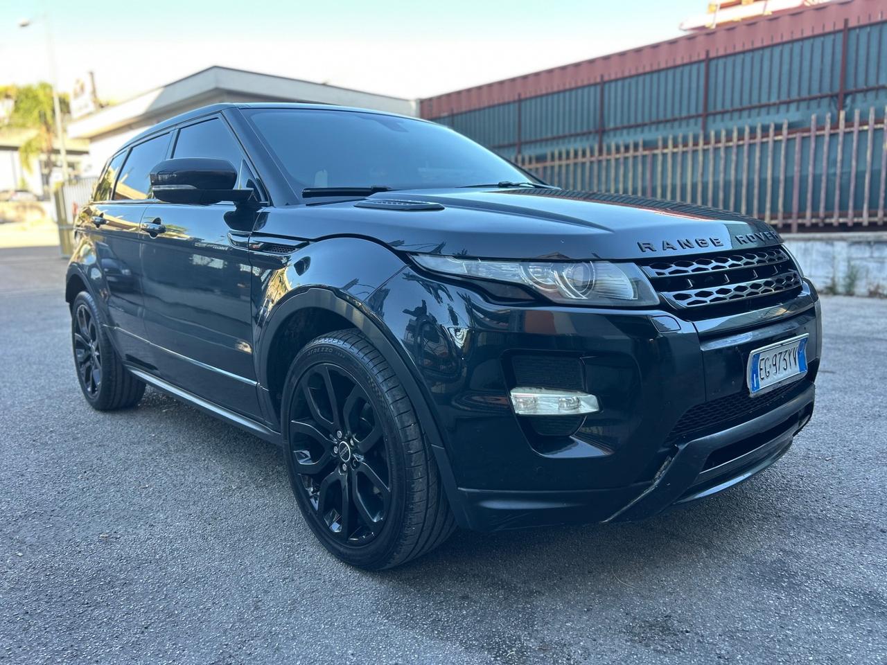 Land Rover Range Evoque 2.2 TD4 5p. Total black