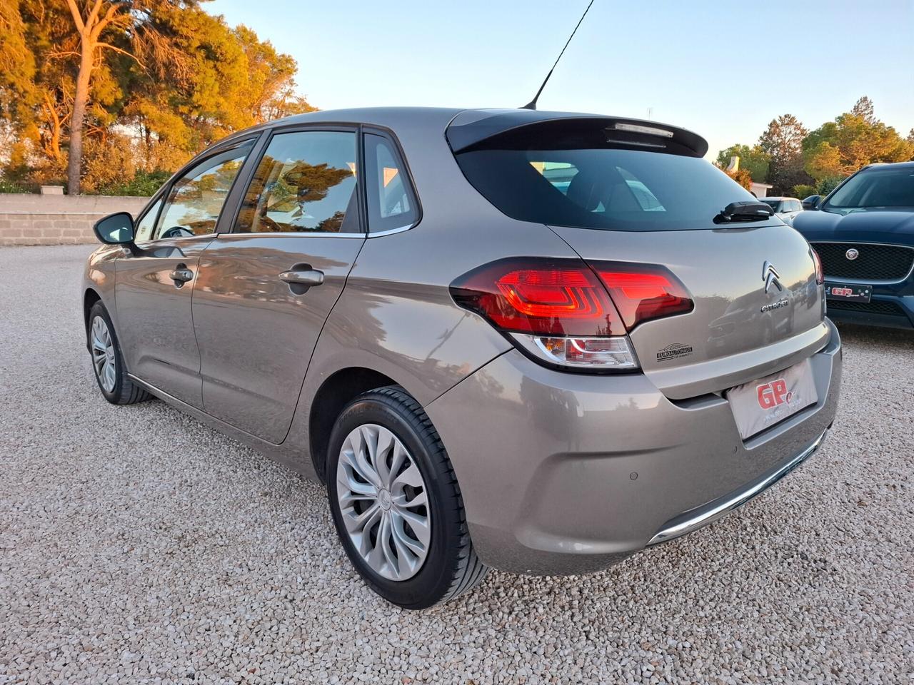 Citroen C4 1.6 HDi 90cv *NAVY-LED-PARK*