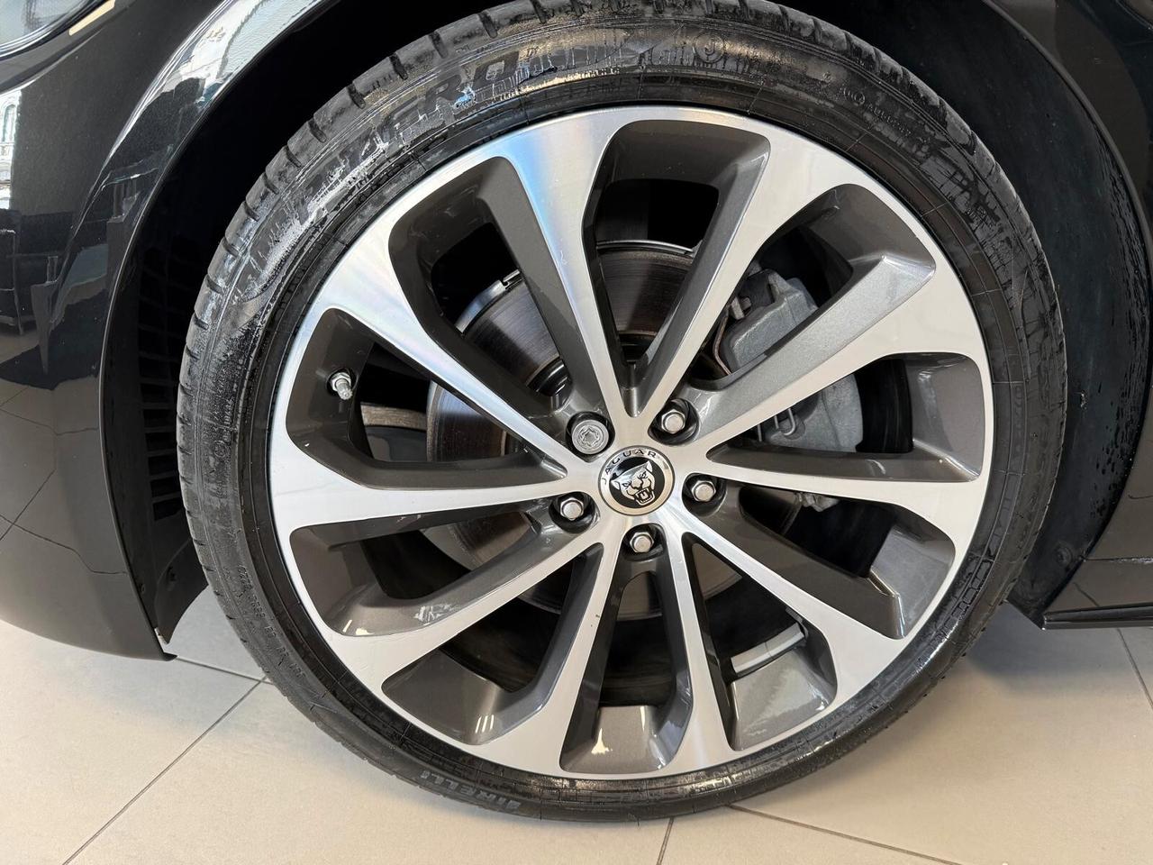 Jaguar XE 2.0 D 204 CV aut. R-Dynamic SE