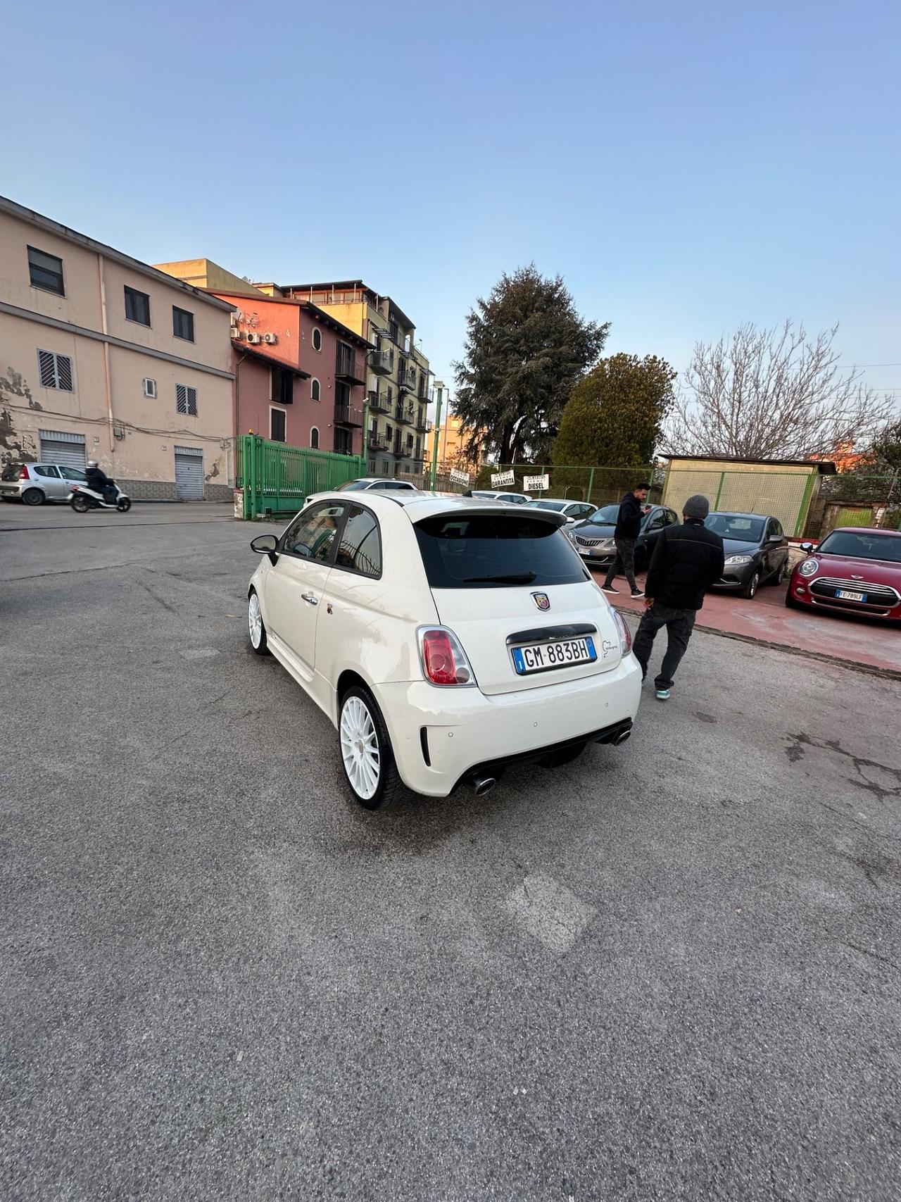 Abarth 500 C 1.4 Turbo T-Jet Custom