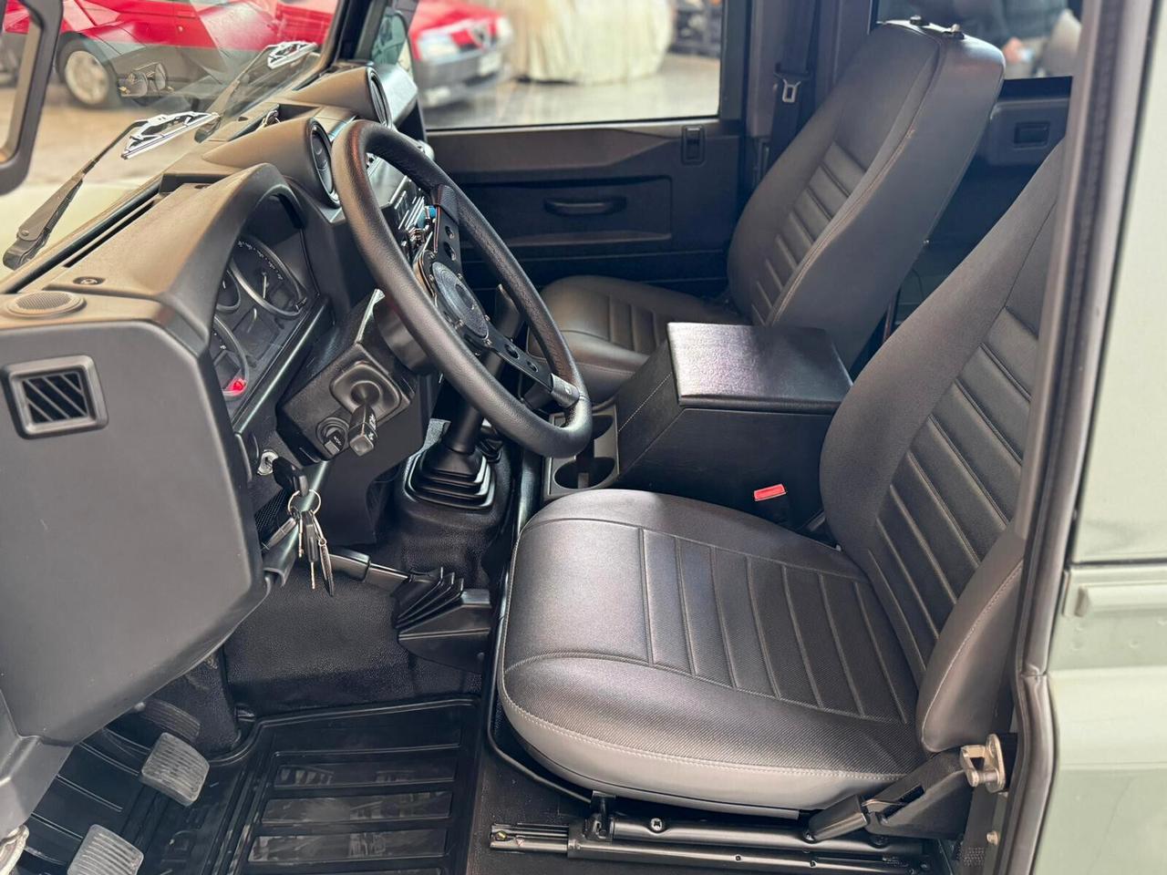 Land Rover Defender 90 2.2 TD4