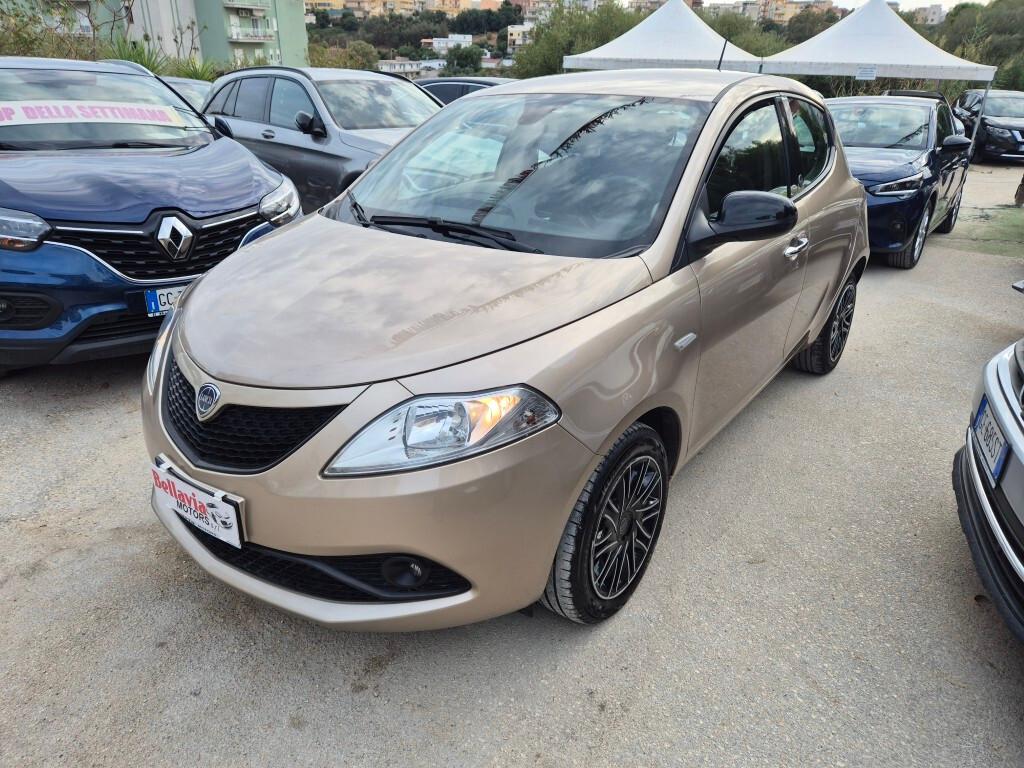 Lancia Ypsilon 1.0 FireFly 5 porte Hybrid Ecochic