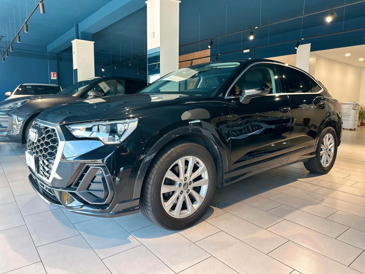 Audi Q3 35 TDI S tronic Business