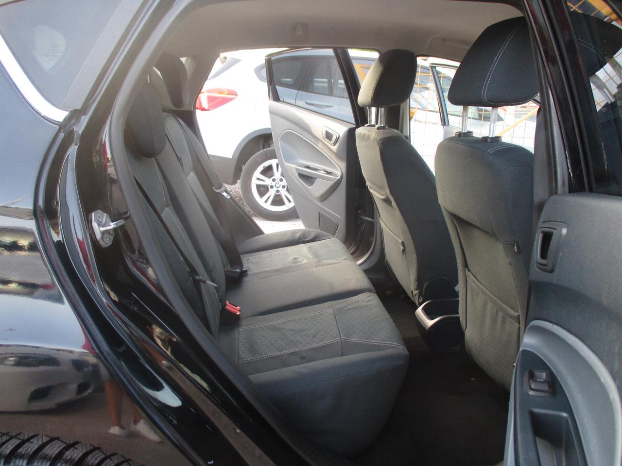 Ford Fiesta 1.4 TDCi 68CV 5 porte Titanium