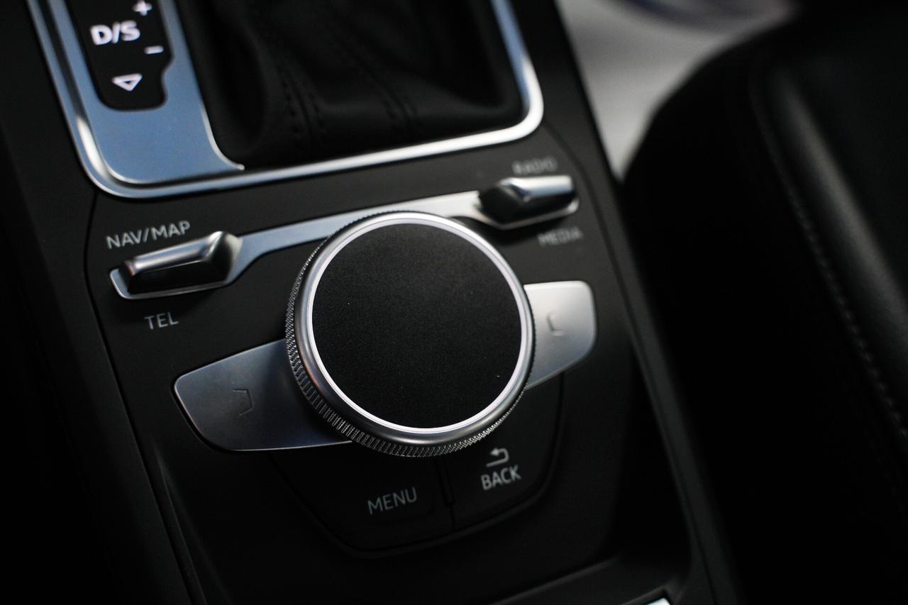 Audi Q2 35 TDI S tronic Identity Black