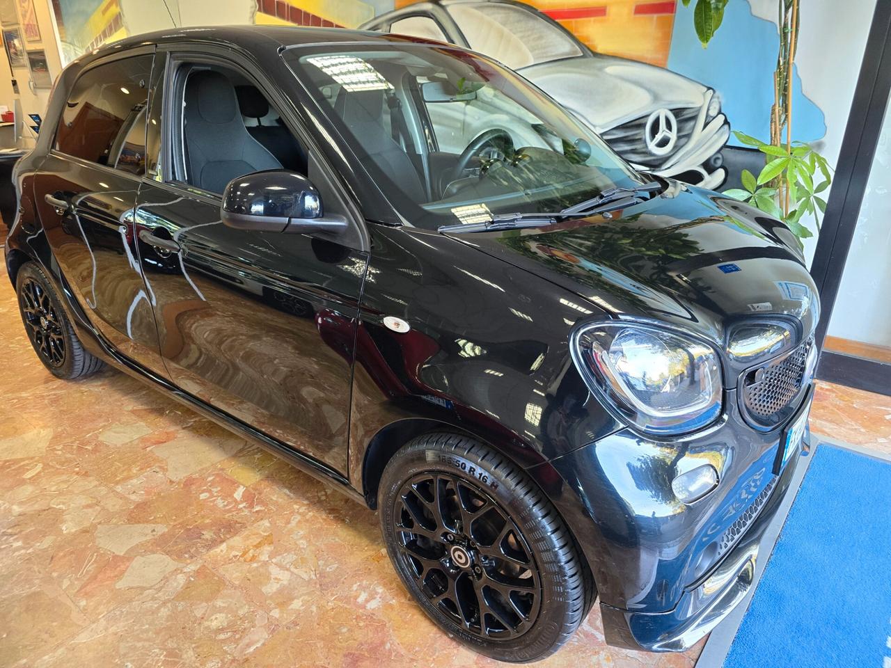 SMART FORFOUR 0.9 TURBO 90CV TWINAMIC SUPERPASSION NERA TRIDION NERA C.L.16 NAVI UFFICIALE