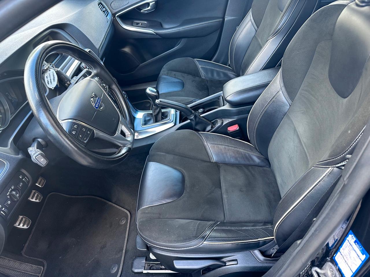 Volvo V40 D2 R-design Momentum