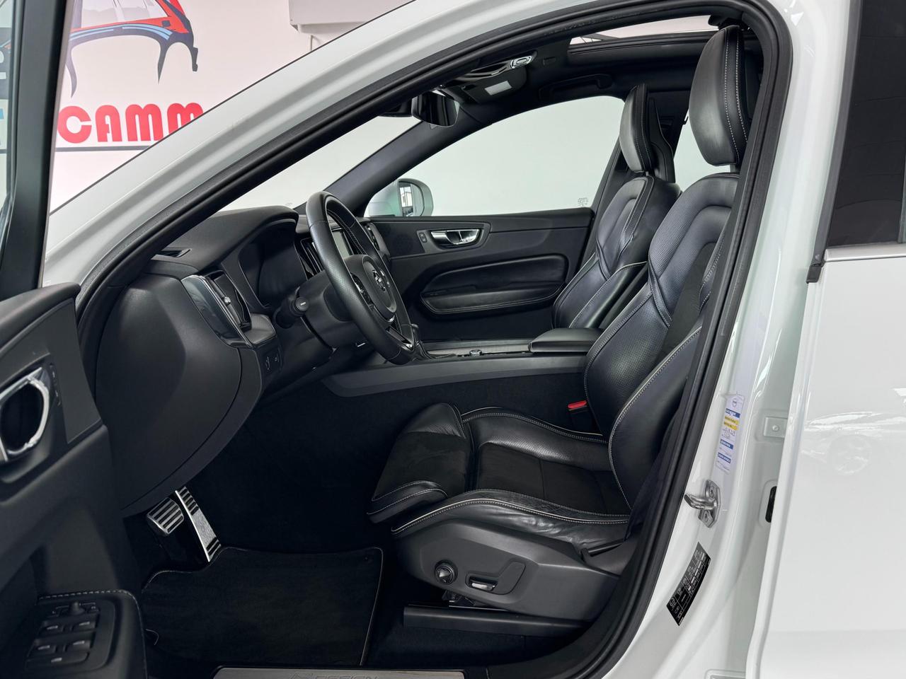 Volvo XC60 2.0 d4 190cv R-design awd Aut. Tetto Apribile