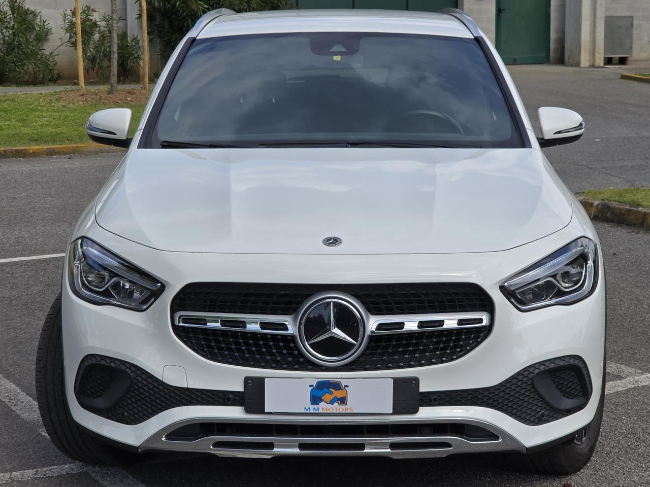 MERCEDES-BENZ GLA 200