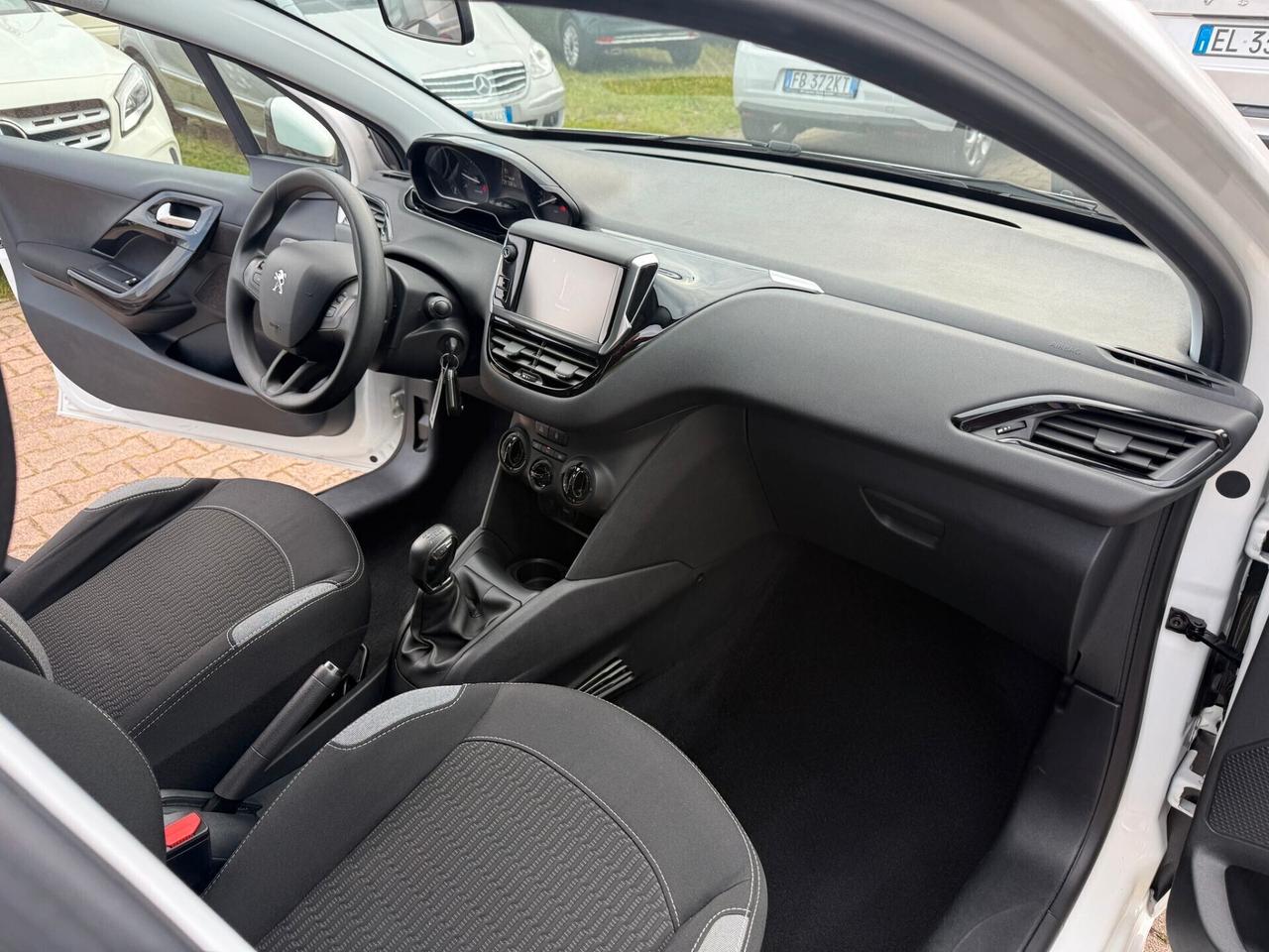 Peugeot 208 1.4 HDi 68 CV 5 porte OK NEOPATENTATI