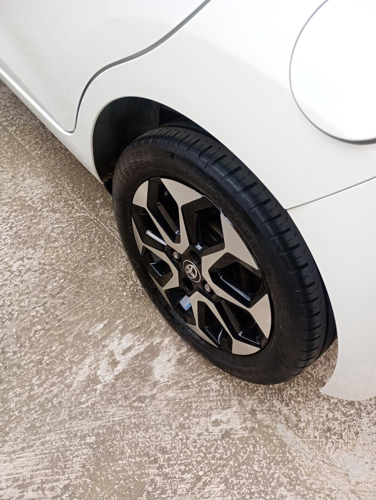 Toyota Aygo Connect 1.0 VVT-i 72 CV 5 porte x-play